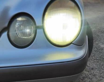 Сірий Мерседес Е-Клас, об'ємом двигуна 2 л та пробігом 389 тис. км за 4000 $, фото 10 на Automoto.ua