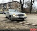 Сірий Мерседес Е-Клас, об'ємом двигуна 2 л та пробігом 500 тис. км за 4100 $, фото 1 на Automoto.ua