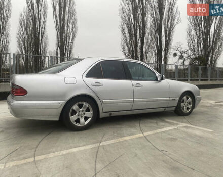 Серый Мерседес Е-Класс, объемом двигателя 3.2 л и пробегом 427 тыс. км за 3700 $, фото 5 на Automoto.ua