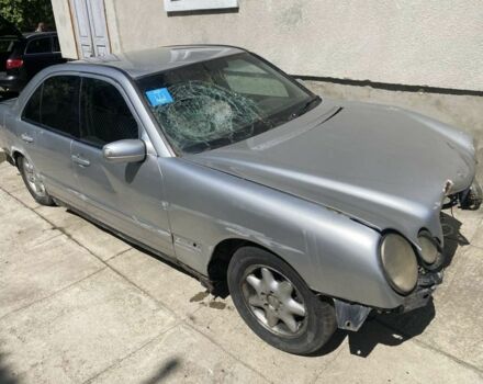 Мерседес Е-Класс 2000 в Самборе на Automoto.ua Серый Мерседес Е-Класс, объемом двигателя 2 л и пробегом 200 тыс. км за 300 $, фото 12 на Automoto.ua