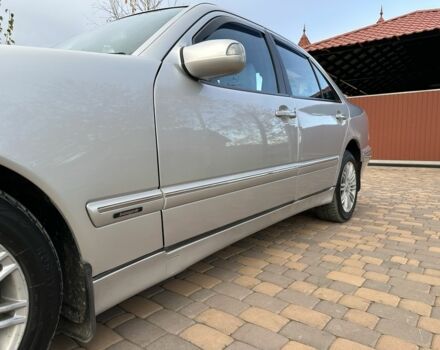 Мерседес Е-Клас 2000 у Сторожинце на Automoto.ua Сірий Мерседес Е-Клас, об'ємом двигуна 2.7 л та пробігом 346 тис. км за 5200 $, фото 9 на Automoto.ua