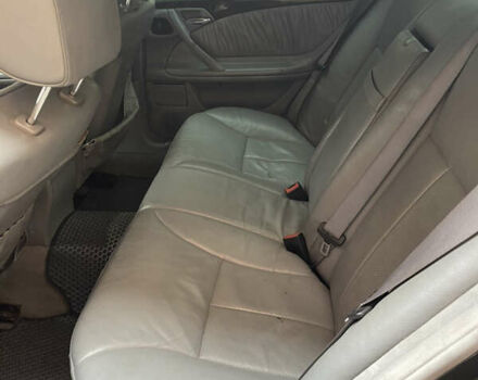 Серый Мерседес Е-Класс, объемом двигателя 2.2 л и пробегом 320 тыс. км за 4200 $, фото 8 на Automoto.ua