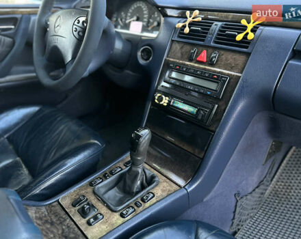 Серый Мерседес Е-Класс, объемом двигателя 2.7 л и пробегом 445 тыс. км за 4550 $, фото 70 на Automoto.ua