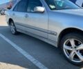 Сірий Мерседес Е-Клас, об'ємом двигуна 2 л та пробігом 385 тис. км за 3000 $, фото 5 на Automoto.ua