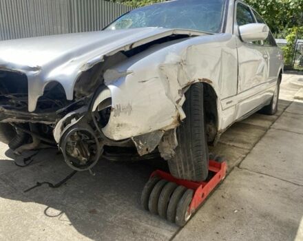 Мерседес Е-Класс 2000 в Самборе на Automoto.ua Серый Мерседес Е-Класс, объемом двигателя 2 л и пробегом 200 тыс. км за 300 $, фото 8 на Automoto.ua