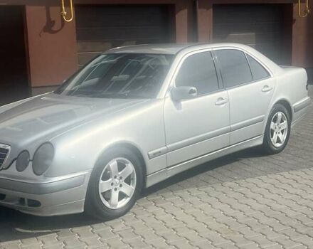 Серый Мерседес Е-Класс, объемом двигателя 2.2 л и пробегом 479 тыс. км за 4500 $, фото 1 на Automoto.ua