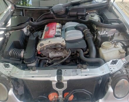 Серый Мерседес Е-Класс, объемом двигателя 2 л и пробегом 300 тыс. км за 3500 $, фото 1 на Automoto.ua