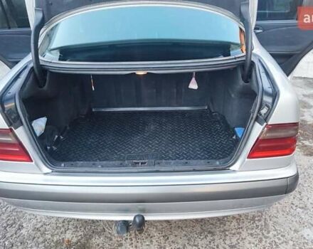 Сірий Мерседес Е-Клас, об'ємом двигуна 2 л та пробігом 389 тис. км за 4000 $, фото 27 на Automoto.ua