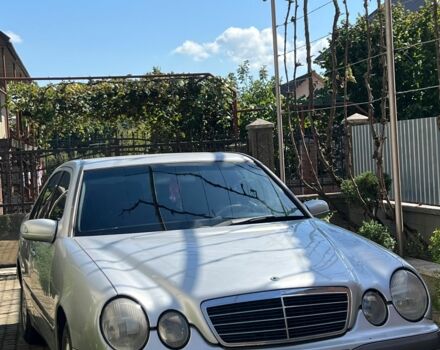 Серый Мерседес Е-Класс, объемом двигателя 2.2 л и пробегом 383 тыс. км за 3800 $, фото 5 на Automoto.ua