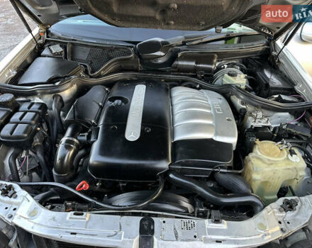 Серый Мерседес Е-Класс, объемом двигателя 2.7 л и пробегом 445 тыс. км за 4550 $, фото 75 на Automoto.ua