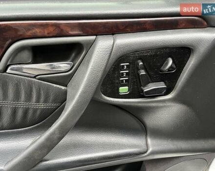 Серый Мерседес Е-Класс, объемом двигателя 3.2 л и пробегом 270 тыс. км за 3200 $, фото 10 на Automoto.ua