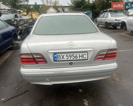 Серый Мерседес Е-Класс, объемом двигателя 2.4 л и пробегом 338 тыс. км за 2999 $, фото 7 на Automoto.ua