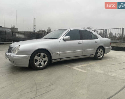 Серый Мерседес Е-Класс, объемом двигателя 3.2 л и пробегом 427 тыс. км за 3700 $, фото 1 на Automoto.ua