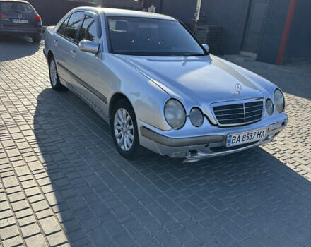 Сірий Мерседес Е-Клас, об'ємом двигуна 2 л та пробігом 413 тис. км за 3600 $, фото 2 на Automoto.ua