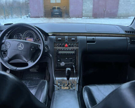 Серый Мерседес Е-Класс, объемом двигателя 3.2 л и пробегом 320 тыс. км за 4300 $, фото 9 на Automoto.ua