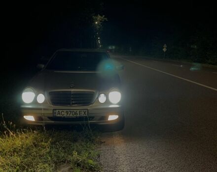 Серый Мерседес Е-Класс, объемом двигателя 3.2 л и пробегом 480 тыс. км за 3900 $, фото 4 на Automoto.ua