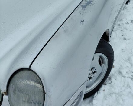 Серый Мерседес Е-Класс, объемом двигателя 2.1 л и пробегом 400 тыс. км за 2500 $, фото 12 на Automoto.ua