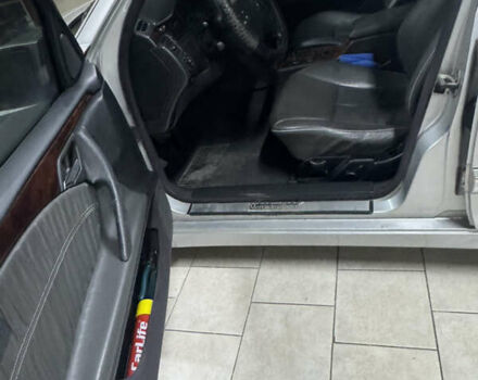 Сірий Мерседес Е-Клас, об'ємом двигуна 2.2 л та пробігом 320 тис. км за 4400 $, фото 6 на Automoto.ua