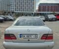 Серый Мерседес Е-Класс, объемом двигателя 2.4 л и пробегом 525 тыс. км за 2699 $, фото 3 на Automoto.ua