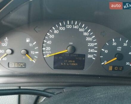 Серый Мерседес Е-Класс, объемом двигателя 2.1 л и пробегом 300 тыс. км за 6000 $, фото 4 на Automoto.ua