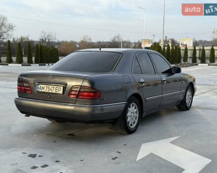 Серый Мерседес Е-Класс, объемом двигателя 2 л и пробегом 330 тыс. км за 2999 $, фото 13 на Automoto.ua