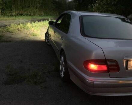 Серый Мерседес Е-Класс, объемом двигателя 3.2 л и пробегом 480 тыс. км за 3900 $, фото 5 на Automoto.ua