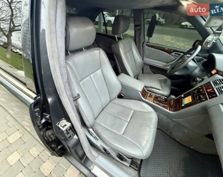 Сірий Мерседес Е-Клас, об'ємом двигуна 2.2 л та пробігом 340 тис. км за 3850 $, фото 44 на Automoto.ua