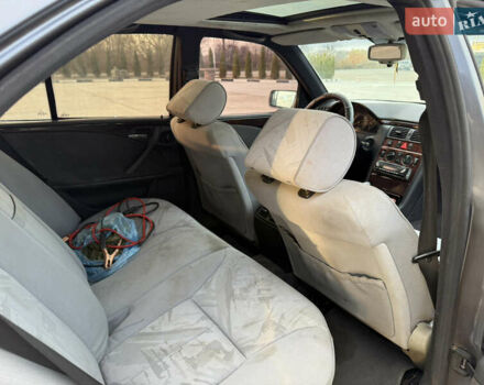 Серый Мерседес Е-Класс, объемом двигателя 2 л и пробегом 330 тыс. км за 2999 $, фото 24 на Automoto.ua