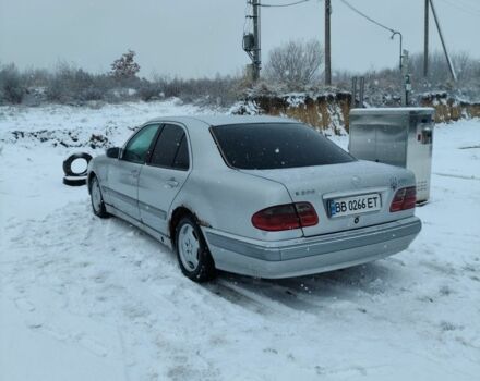 Серый Мерседес Е-Класс, объемом двигателя 2.1 л и пробегом 400 тыс. км за 2500 $, фото 2 на Automoto.ua