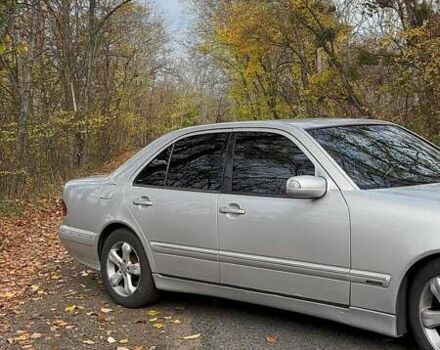 Серый Мерседес Е-Класс, объемом двигателя 3.22 л и пробегом 577 тыс. км за 4000 $, фото 7 на Automoto.ua