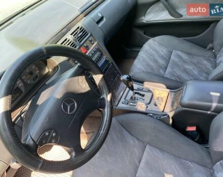 Серый Мерседес Е-Класс, объемом двигателя 2.2 л и пробегом 406 тыс. км за 5500 $, фото 4 на Automoto.ua