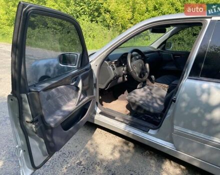 Серый Мерседес Е-Класс, объемом двигателя 2.2 л и пробегом 406 тыс. км за 5500 $, фото 6 на Automoto.ua