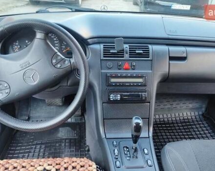 Сірий Мерседес Е-Клас, об'ємом двигуна 2 л та пробігом 389 тис. км за 4000 $, фото 14 на Automoto.ua