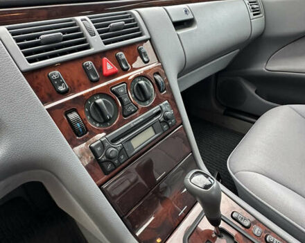 Сірий Мерседес Е-Клас, об'ємом двигуна 2 л та пробігом 88 тис. км за 9600 $, фото 27 на Automoto.ua