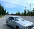 Серый Мерседес Е-Класс, объемом двигателя 3.2 л и пробегом 500 тыс. км за 3000 $, фото 4 на Automoto.ua