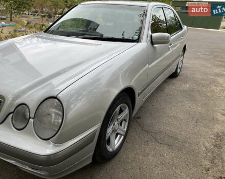 Серый Мерседес Е-Класс, объемом двигателя 2 л и пробегом 208 тыс. км за 6500 $, фото 3 на Automoto.ua