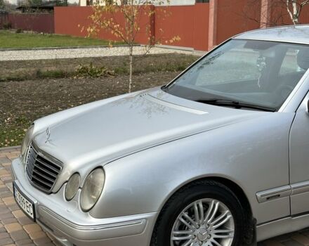 Мерседес Е-Клас 2000 у Сторожинце на Automoto.ua Сірий Мерседес Е-Клас, об'ємом двигуна 2.7 л та пробігом 346 тис. км за 5200 $, фото 3 на Automoto.ua