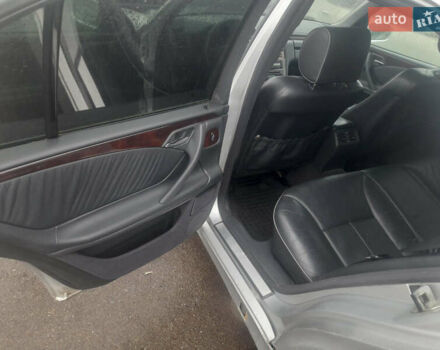 Серый Мерседес Е-Класс, объемом двигателя 2.4 л и пробегом 338 тыс. км за 2999 $, фото 15 на Automoto.ua