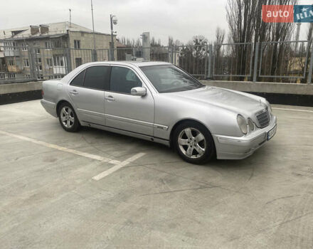 Серый Мерседес Е-Класс, объемом двигателя 3.2 л и пробегом 427 тыс. км за 3700 $, фото 6 на Automoto.ua
