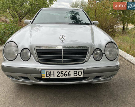 Серый Мерседес Е-Класс, объемом двигателя 2 л и пробегом 208 тыс. км за 6500 $, фото 2 на Automoto.ua