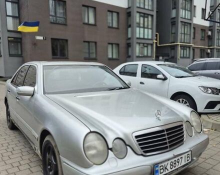 Серый Мерседес Е-Класс, объемом двигателя 2.4 л и пробегом 525 тыс. км за 2900 $, фото 4 на Automoto.ua