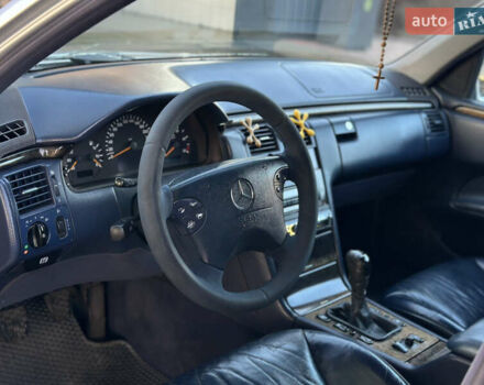 Серый Мерседес Е-Класс, объемом двигателя 2.7 л и пробегом 445 тыс. км за 4550 $, фото 47 на Automoto.ua