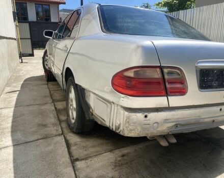 Мерседес Е-Класс 2000 в Самборе на Automoto.ua Серый Мерседес Е-Класс, объемом двигателя 2 л и пробегом 200 тыс. км за 300 $, фото 4 на Automoto.ua