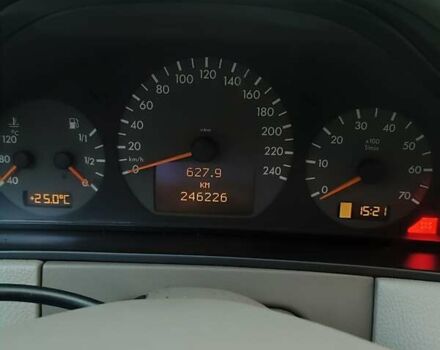 Серый Мерседес Е-Класс, объемом двигателя 2.6 л и пробегом 260 тыс. км за 4400 $, фото 2 на Automoto.ua