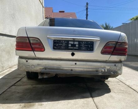 Мерседес Е-Класс 2000 в Самборе на Automoto.ua Серый Мерседес Е-Класс, объемом двигателя 2 л и пробегом 200 тыс. км за 300 $, фото 1 на Automoto.ua