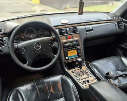 Серый Мерседес Е-Класс, объемом двигателя 2.4 л и пробегом 525 тыс. км за 2900 $, фото 5 на Automoto.ua