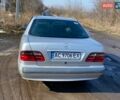 Серый Мерседес Е-Класс, объемом двигателя 3.22 л и пробегом 487 тыс. км за 3900 $, фото 4 на Automoto.ua