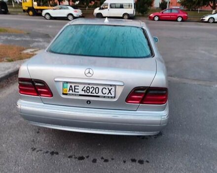 Серый Мерседес Е-Класс, объемом двигателя 2.6 л и пробегом 260 тыс. км за 4400 $, фото 4 на Automoto.ua