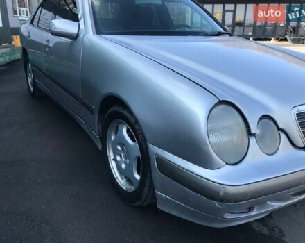 Сірий Мерседес Е-Клас, об'ємом двигуна 2.2 л та пробігом 401 тис. км за 3950 $, фото 4 на Automoto.ua