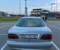 Серый Мерседес Е-Класс, объемом двигателя 2.2 л и пробегом 300 тыс. км за 3200 $, фото 4 на Automoto.ua